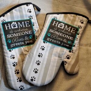 Oven Mitts‎